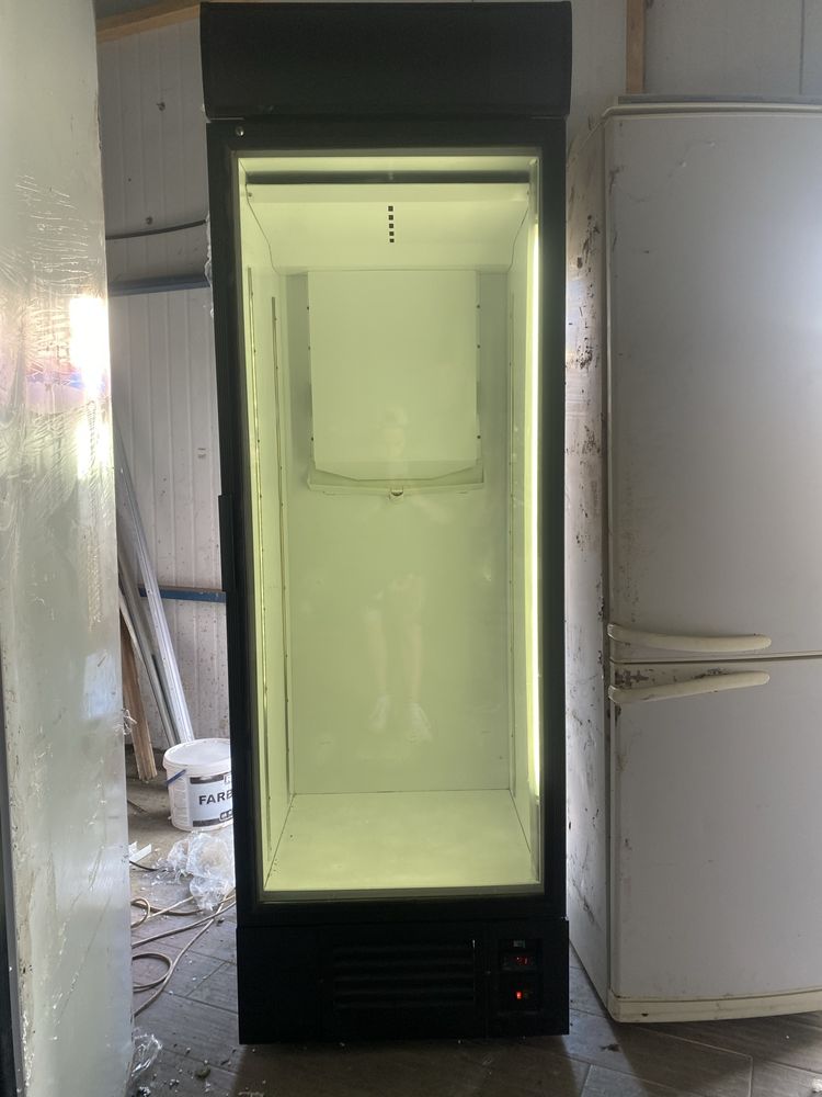 Широкая холодильная витрина из Европы
