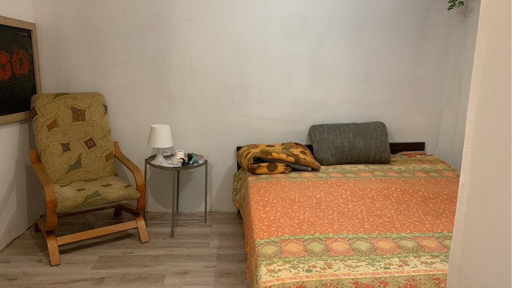 Parter domu , oficyna , mieszkanie 70 m2