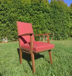 Cadeirão antigo vintage em sucupira