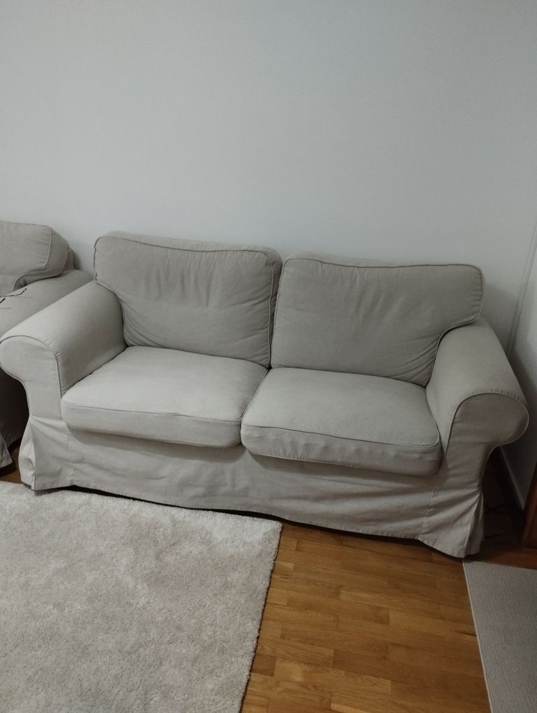 Vendo 2 sofás em muito bom estado, um de 3 lugares e outro de 2 lugare