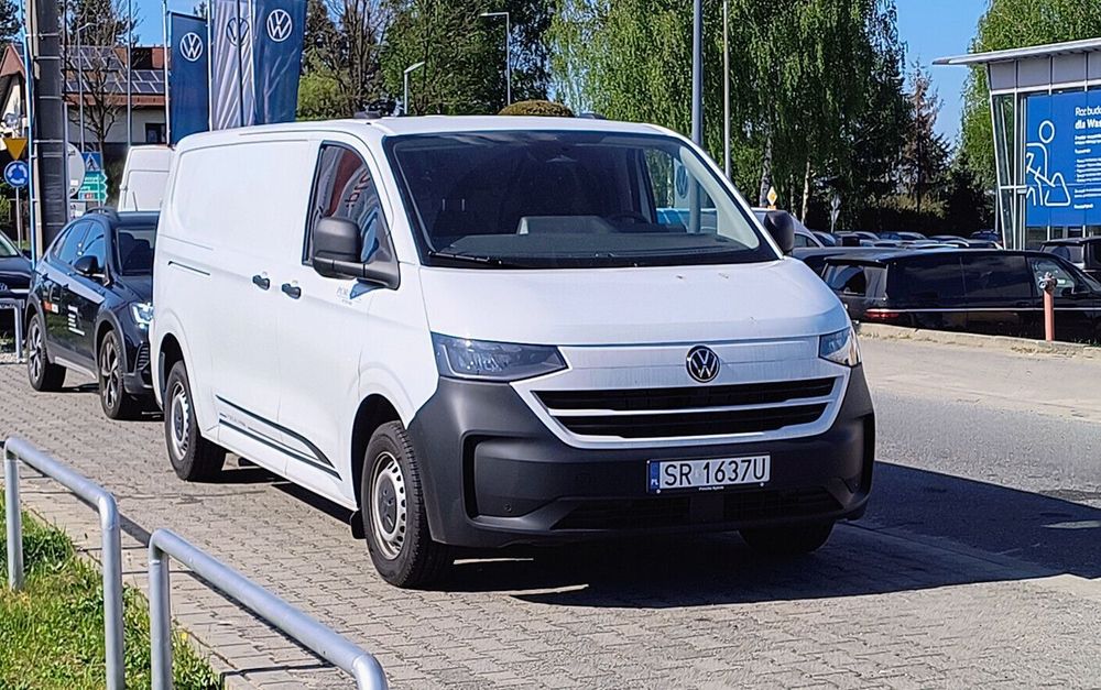 Volkswagen Transporter Furgon silnik: 2,0 l TDI 4MO 150 KM / skrzynia biegów: 8-biegowa automatyczna 4MOTION rozstaw osi: 3500 mm
