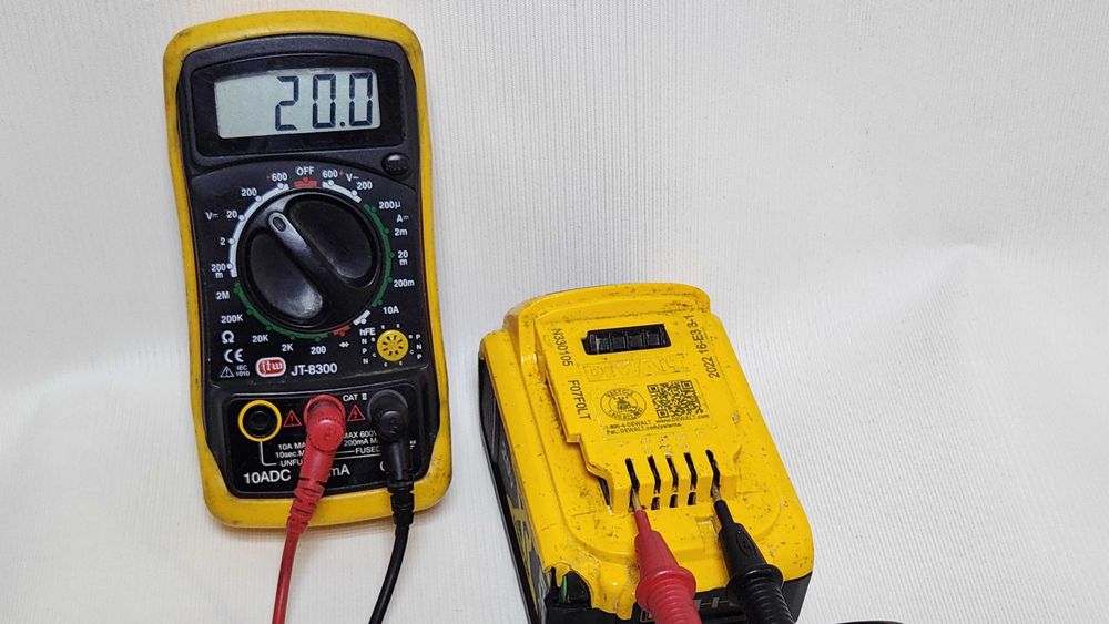 Акумулятор Dewalt DCB205 5ah 2022 рік з США оригінал