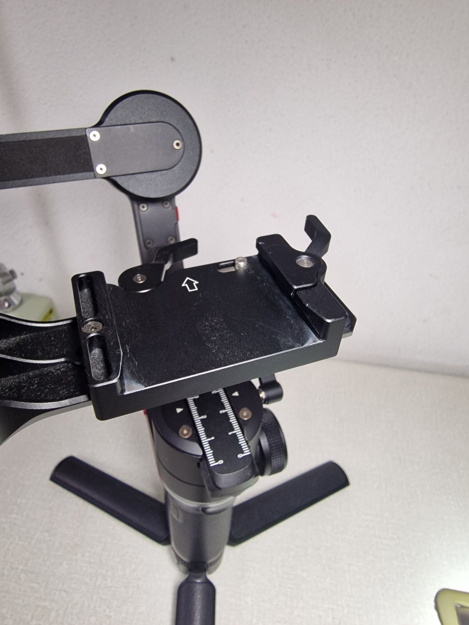 gimbal ZHIYUN weebill s tripé
