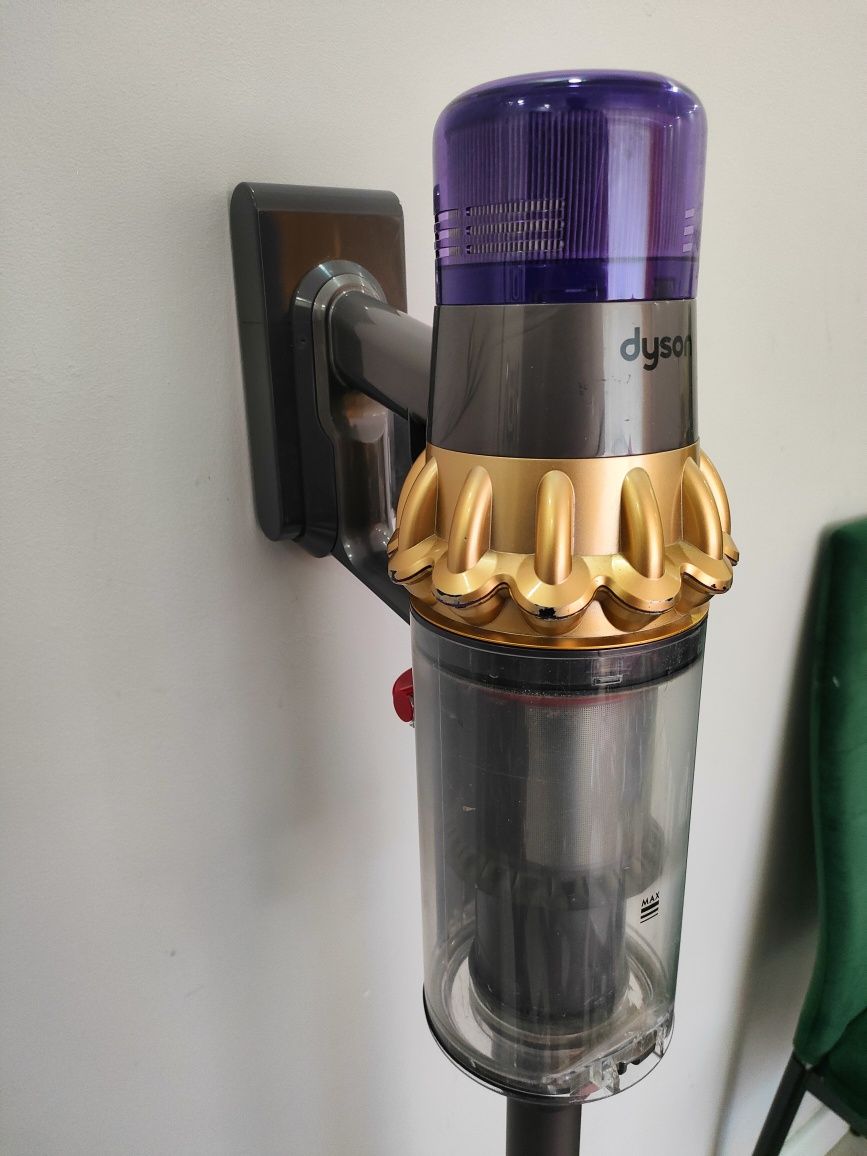 Dyson v11 cały zestaw w b.dobrym stanie
