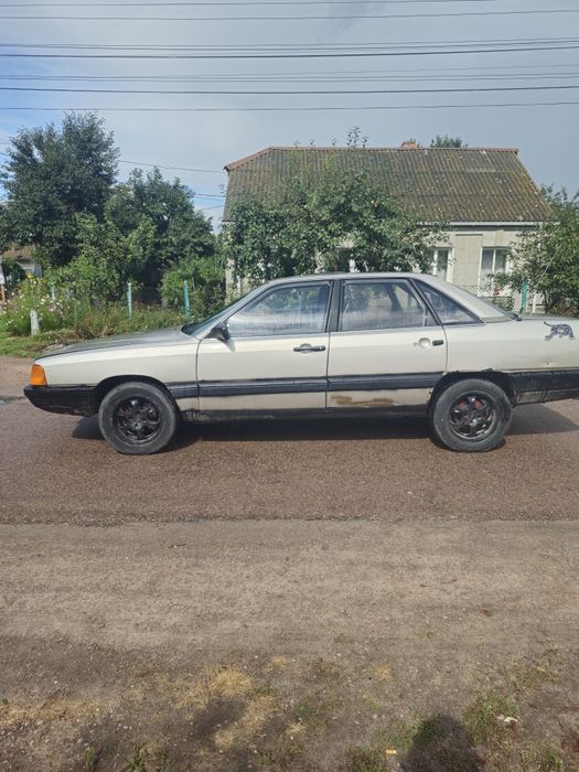 Ауди 100 с3 у хорошому стані