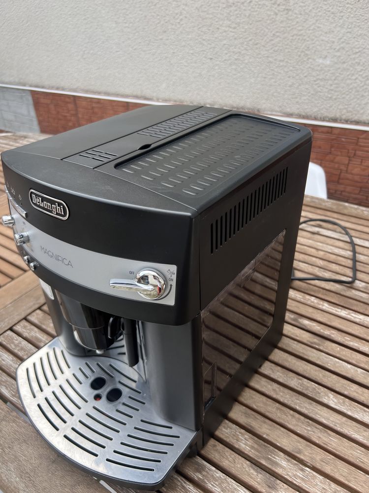 Кофемашина DeLonghi Magnifica