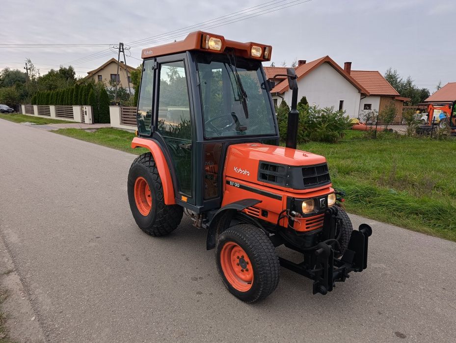 Kubota st-30 4x4 brutto 30 km mini traktorek komunalny ogrodniczy