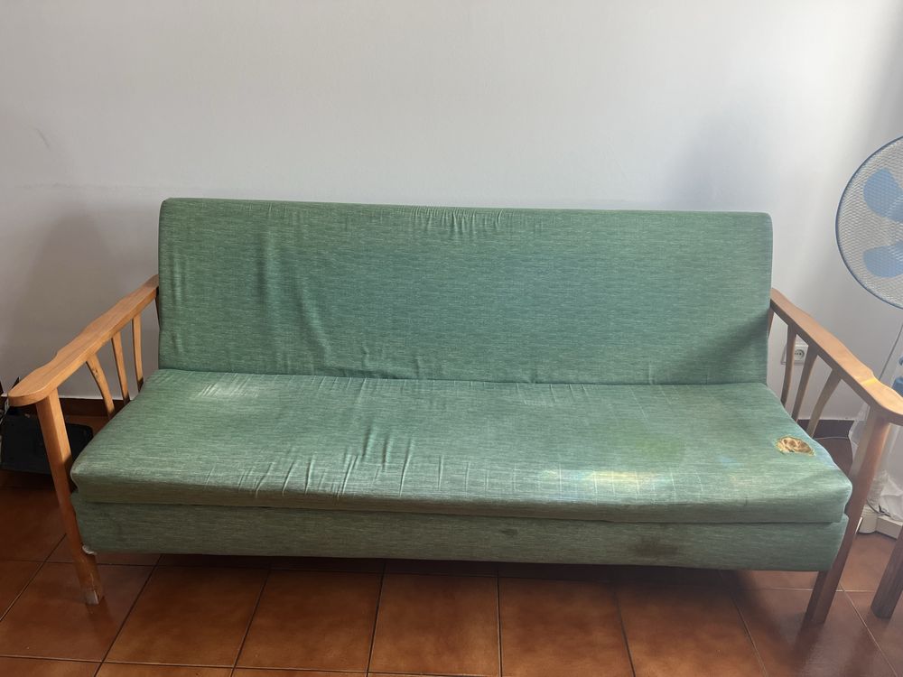 Sofá-Cama Verde com Braços em Madeira