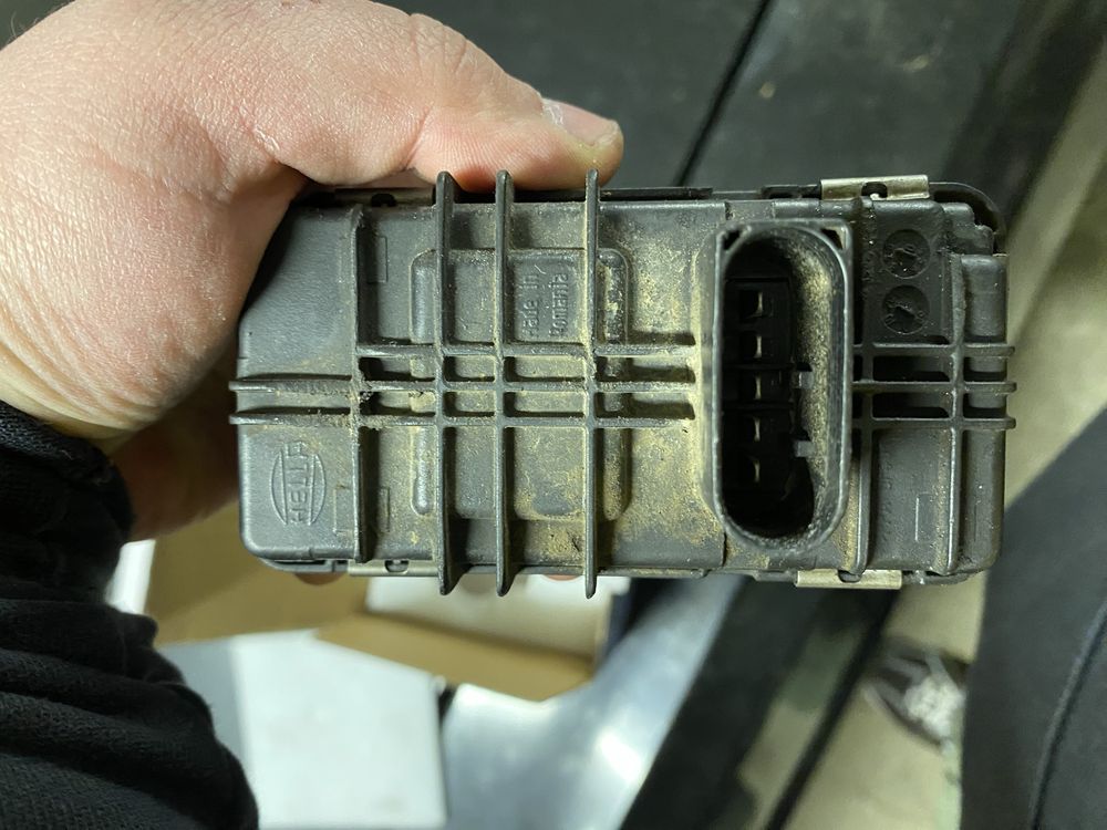 Електронний актуатор турбіни Hella 6NW009660, 781751