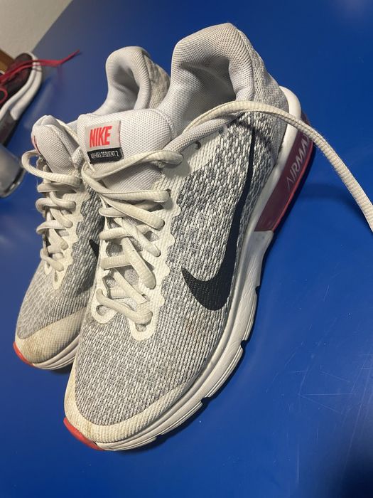 Sapatilhas Nike em bom estado