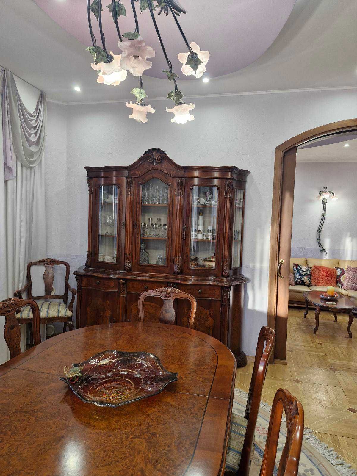 Центр. Продам 3к, 150м2  + паркинг. Дмитриевская,13-а