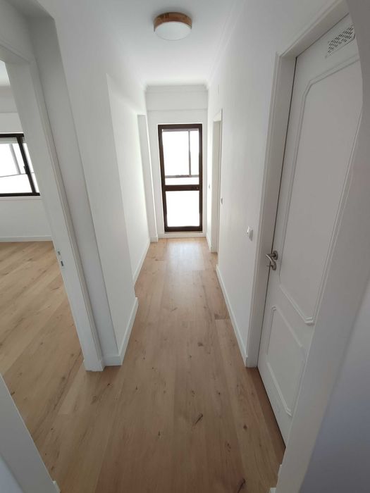 T1 + 1 Remodelado com Terraço de 18m2 - Último Andar, Virado a Sul