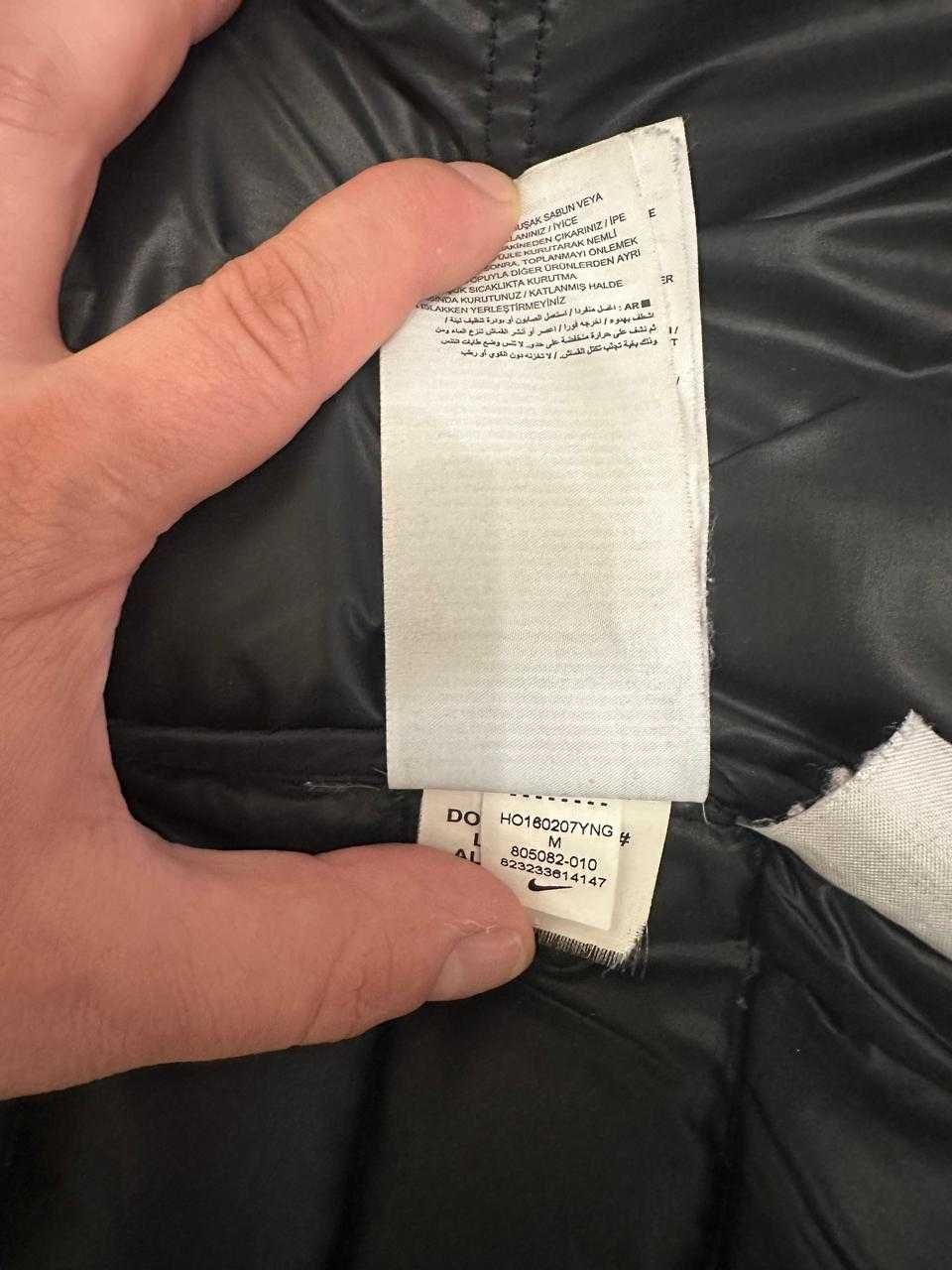 Куртка Nike жіноча
