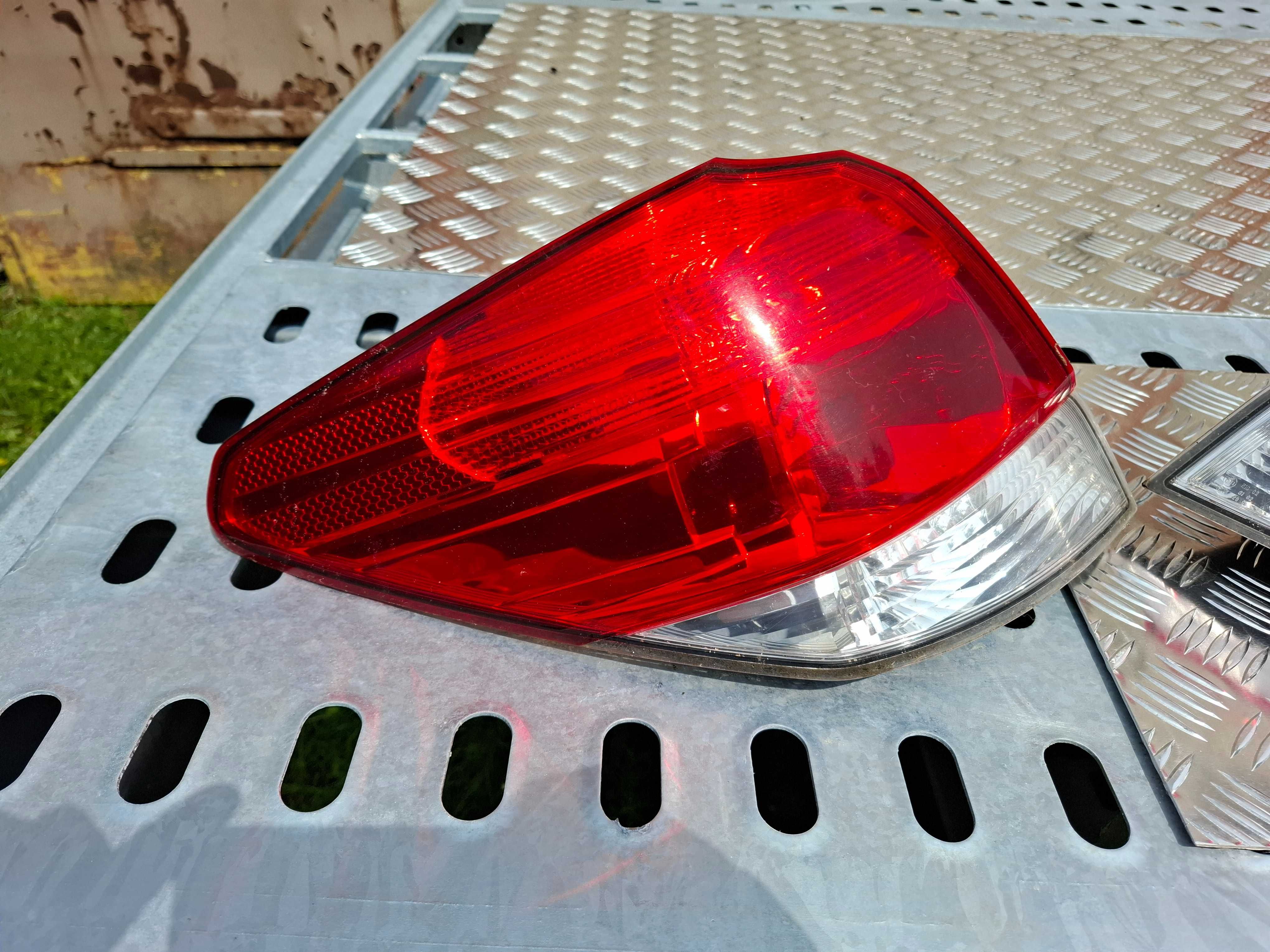 lampa tył tylna lewa lub prawa subaru legacy V kombi 09-15