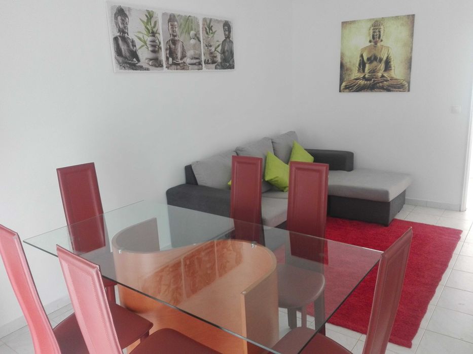 Mesa de Sala em vidro e 6 cadeiras em Couro