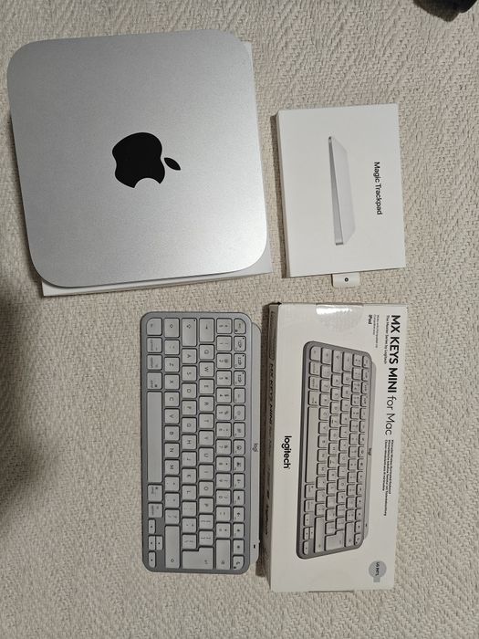 Mac mini M1 + klawiatura + gładzik