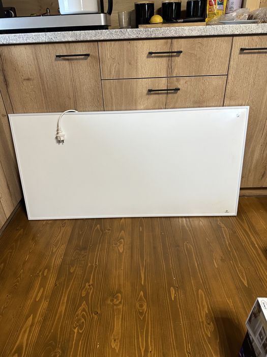 Grzejnik panelowy na podczerwień  KESSER 700W ŚCIENNY-STOJĄCY  WIFI