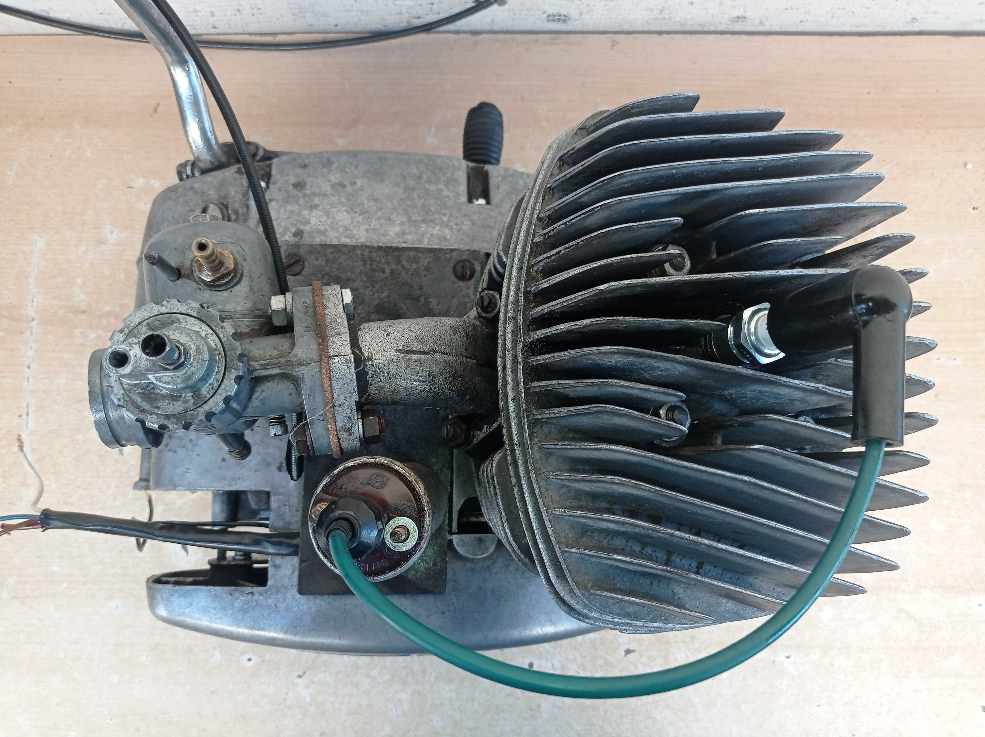 Silnik 175 W2 - Wiatr - NR 33736 - SHL Gazela - WSK M21W2 (czerw)