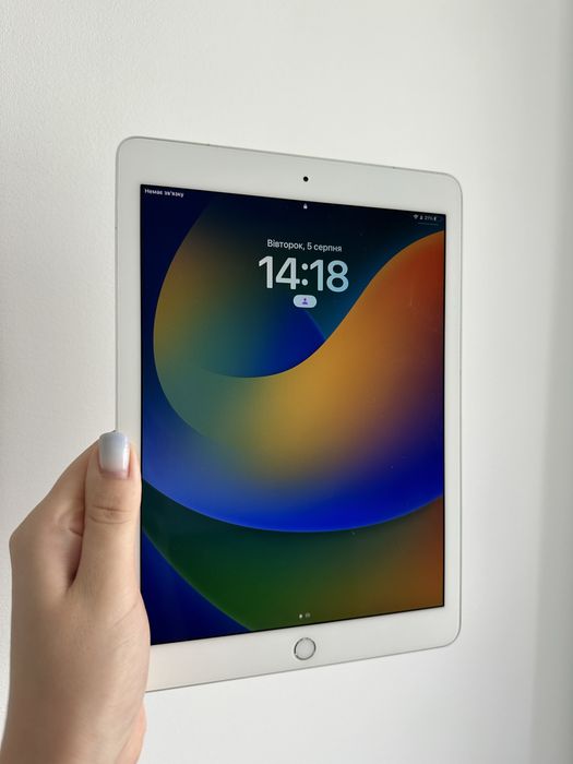 iPad Pro 9.7" (A1674), 32 GB  Wi-Fi+Cellular (Silver)