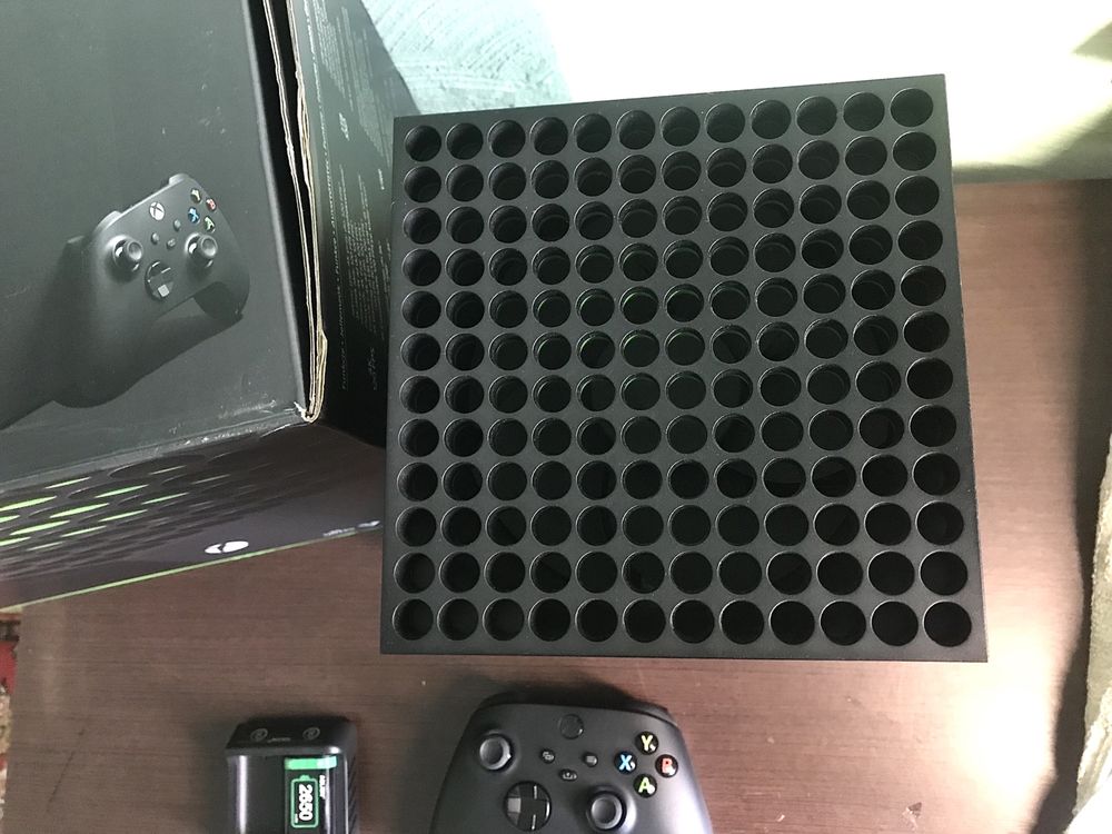 Xbox series X + сменные аккумуляторы + аккаунт