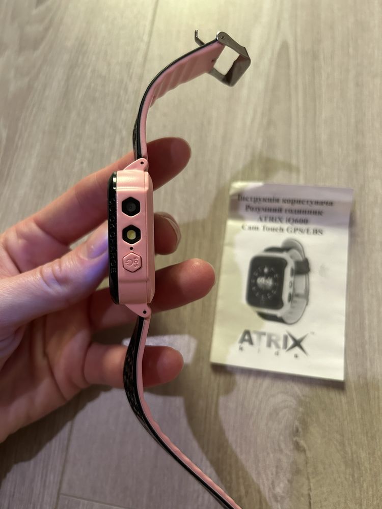 Продам смарт-годинник Atrix Smart Watch iQ600 Cam Touch GPS Pink