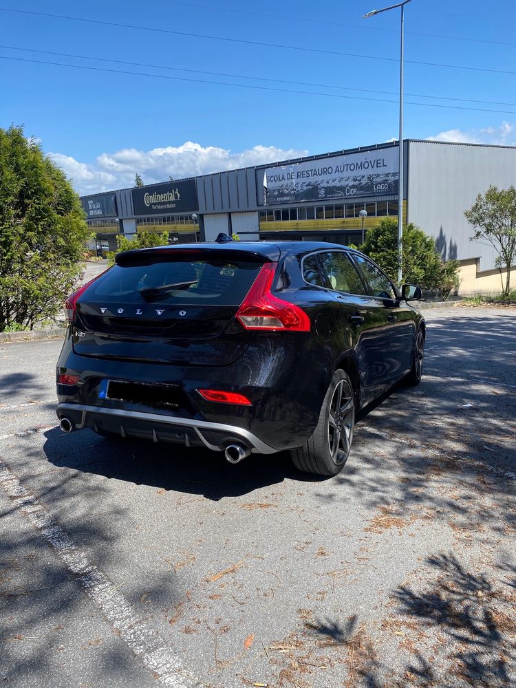 Volvo v40 D2 R-design