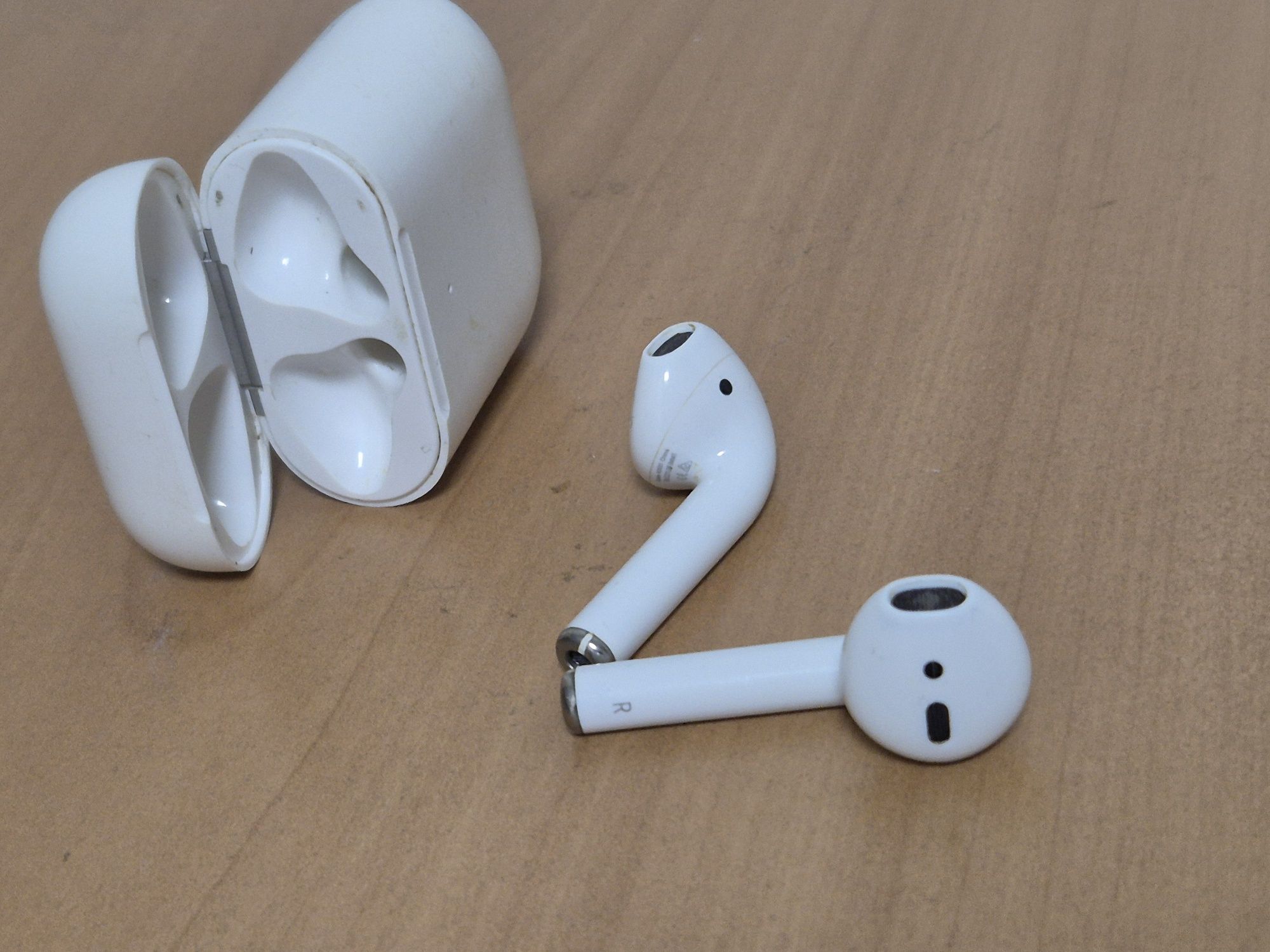 AirPods наушники