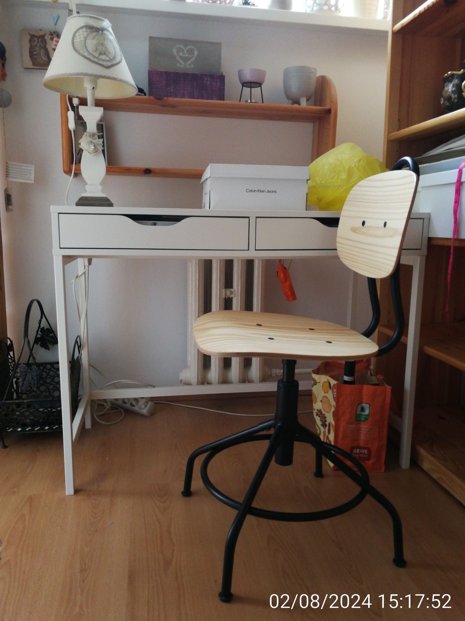 Biuro z krzesłem Ikea