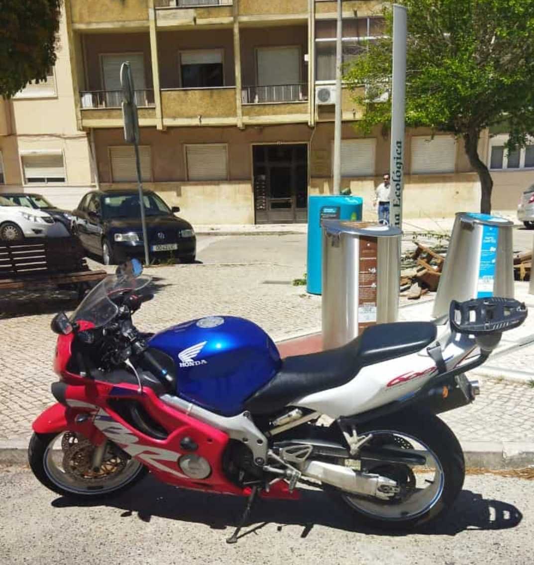 CBR 600 f4 em excelentes condições