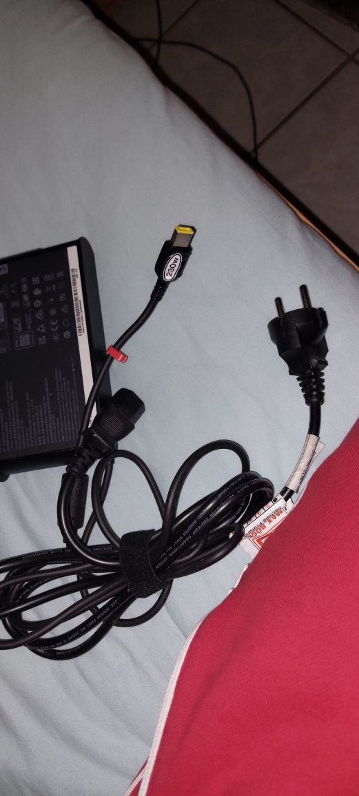 Stacja dokująca thinkpad thunderbolt 3 generacja 3 . Zasilacz komplet