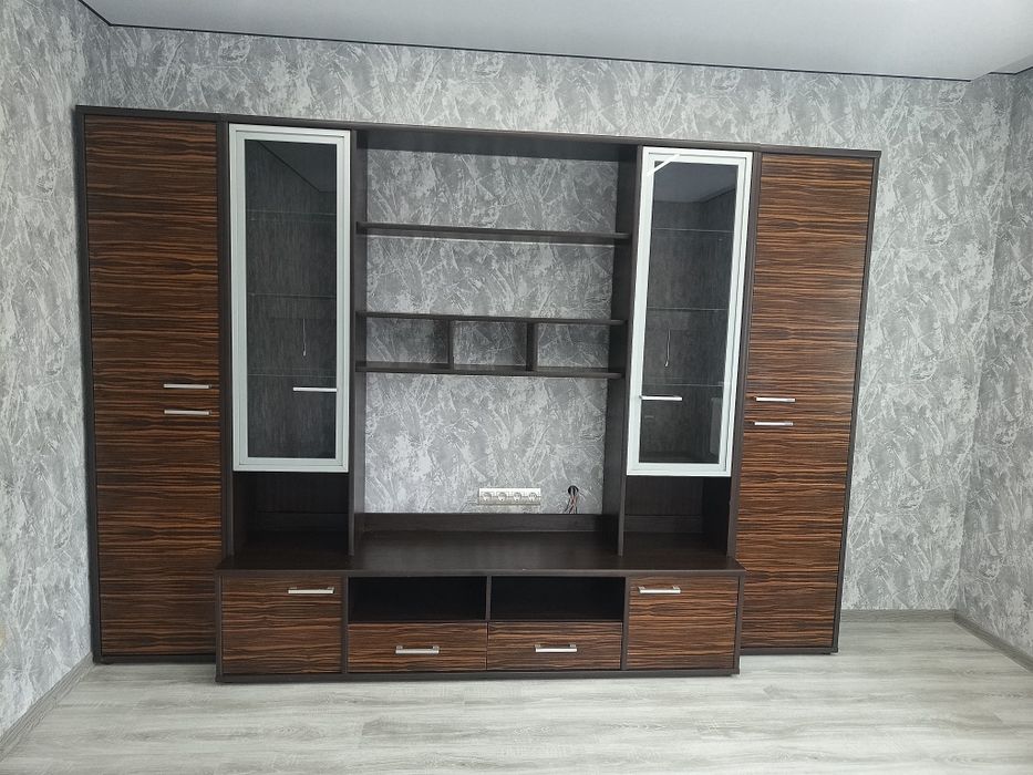 Продам стенку в зал.