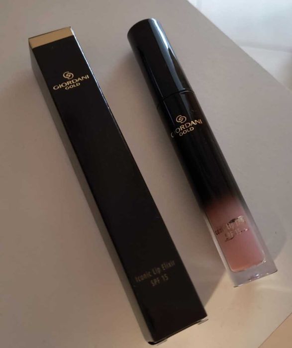 Oriflame Matowa pomadka Giordani Gold Iconic Elixir SPF Praline Nude