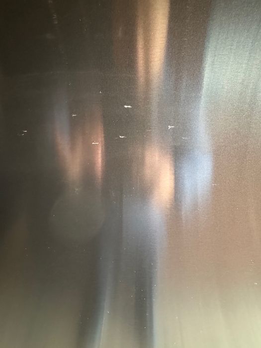 Czarna chłodziarko zamrażarka Hisense RQ760N4AFF. Side by side.