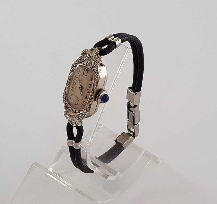 Zegarek z platyny i złota zdobiony diamentami  - lata 20-te XX wieku