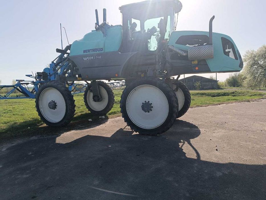 Оприскувач самохідний Berthoud Raptor 3240