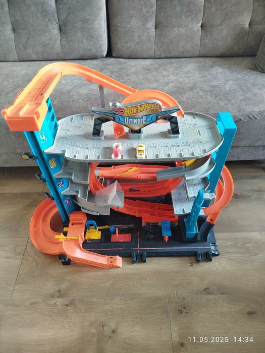 Garaż rekin zjeżdżalnia Hot Wheels