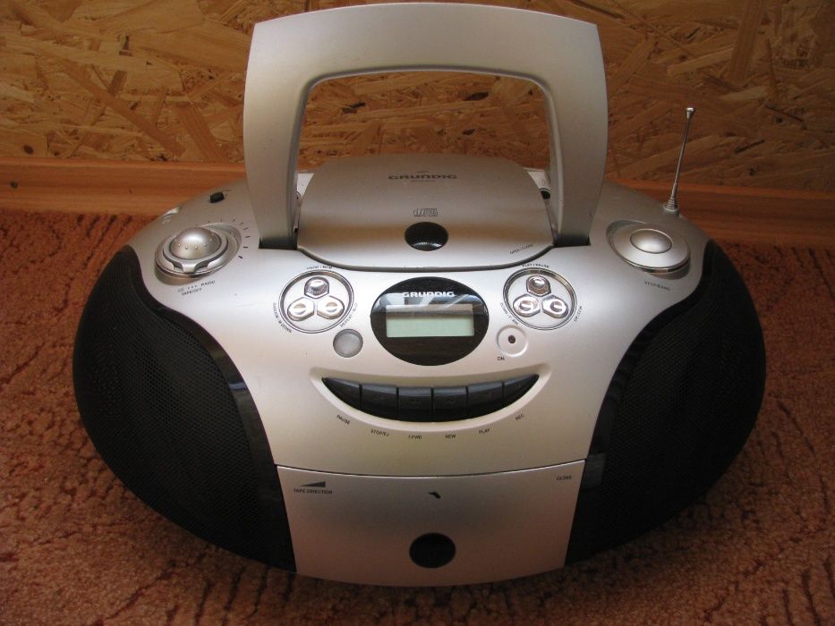 GRUNDIG RRCD 3410 - радио касетный магнитофон с СD