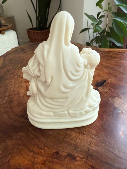 Sprzedam replikę rzeźby Michała Anioła La Pieta