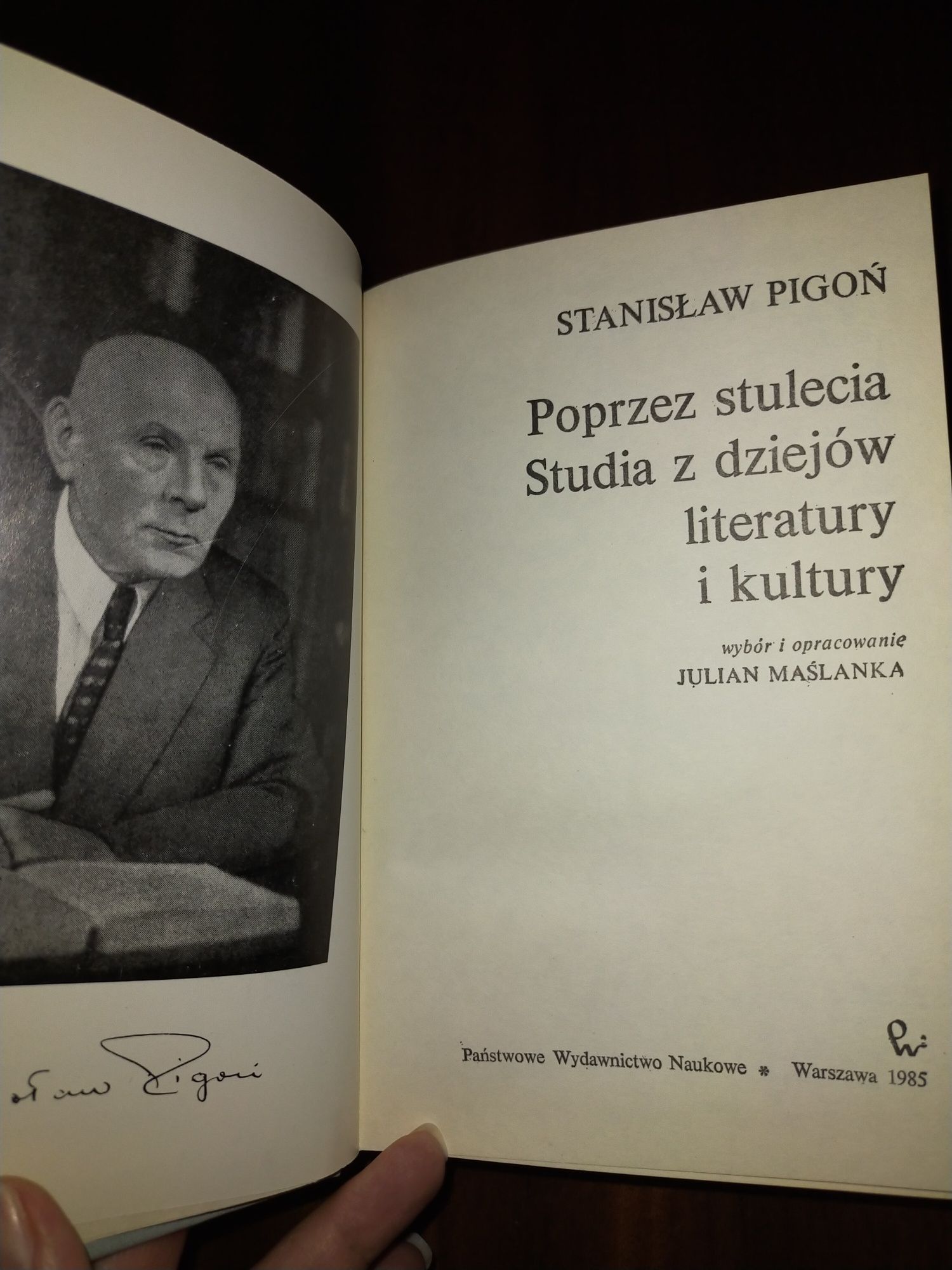 Książka Poprzez stulecia. Studia z dziejów literatury i kultury