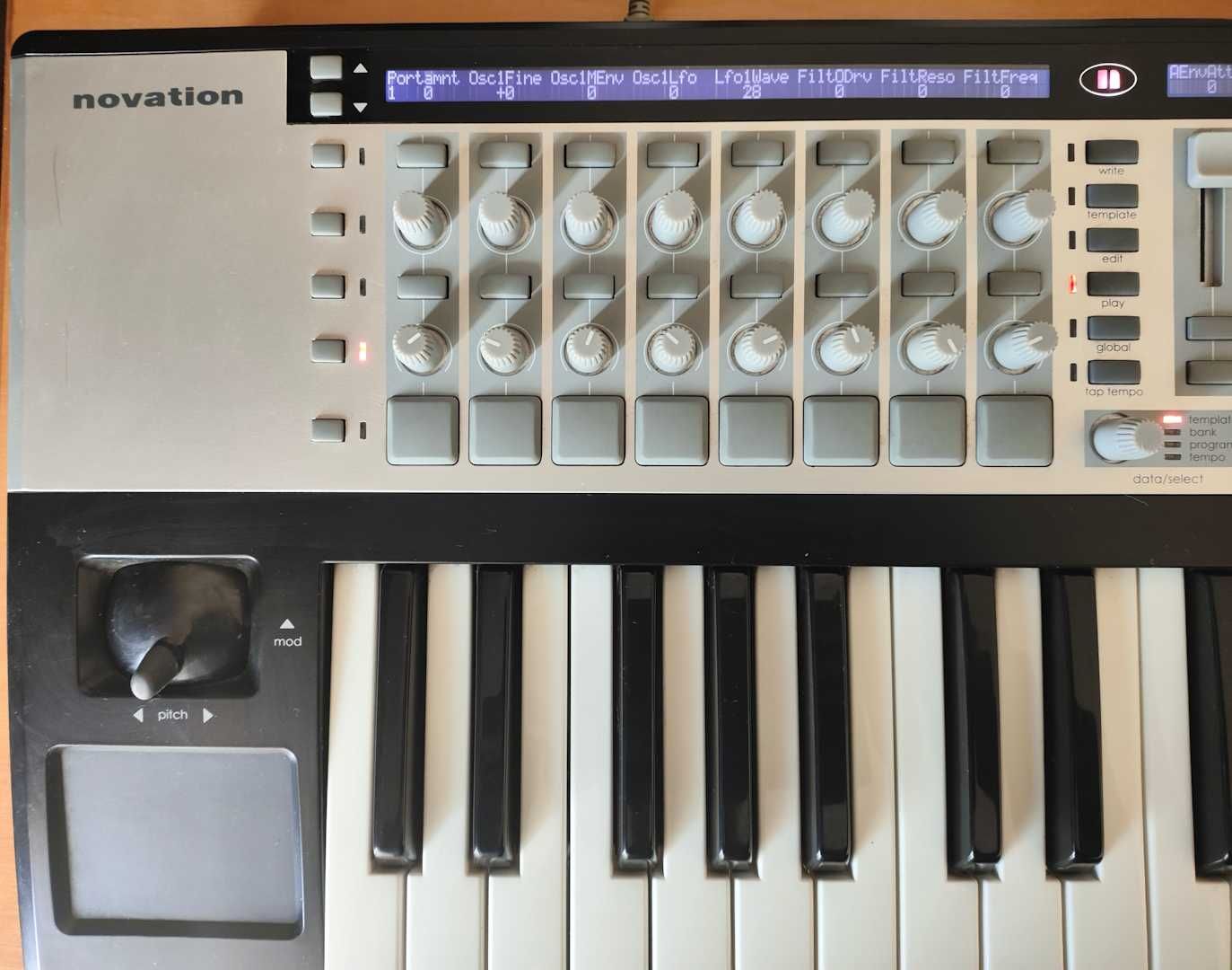 Novation ReMOTE 37 SL - Teclado (Cubase/Live/Reason/Logic/FL) em caixa