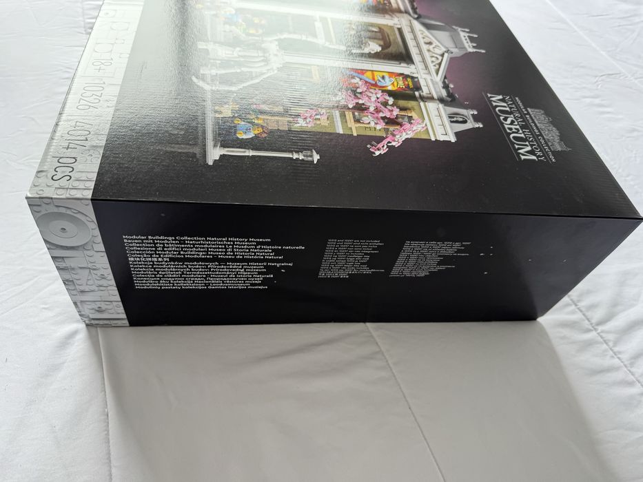 LEGO Icons #10326 - Natural History Museum