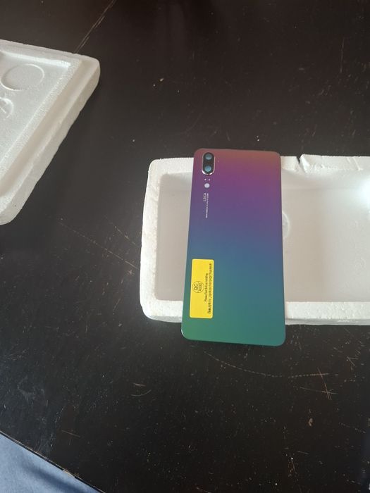 Parte traseira de Huawei P20 (cor aurora)