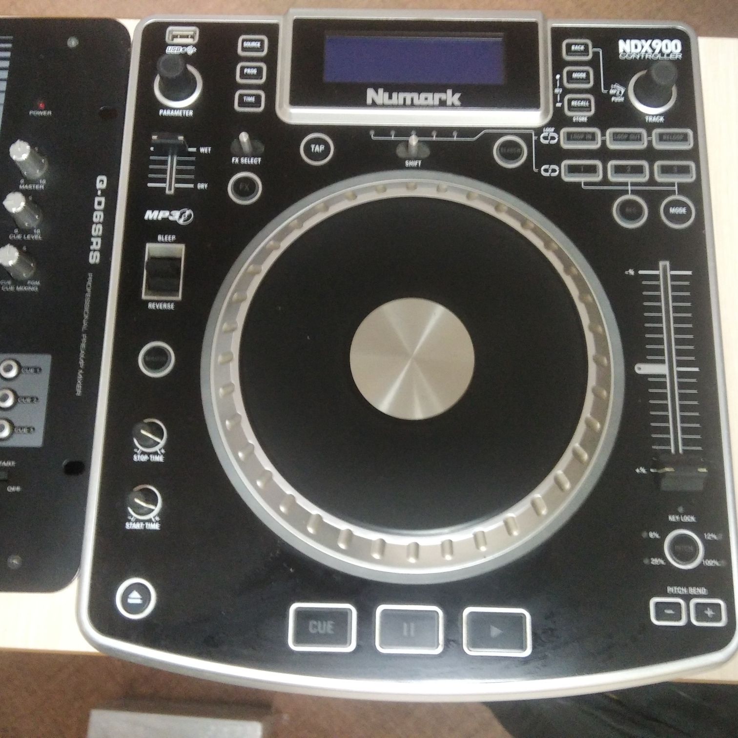 Продам комплект   DJ програвачів та мікшер