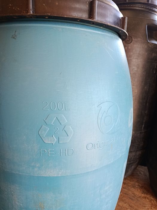 Бочка пластиковая литраж 200,220.