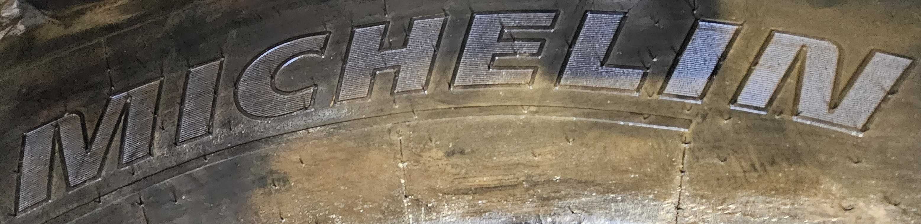 Opona przemysłowa 1050/50R32 ; 73x44.00-32 Michelin *S