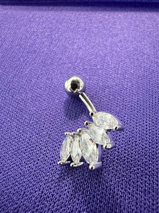 Пирсинг в пупок веточка