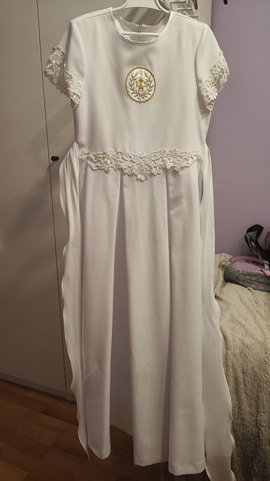 Alba komunijna dla dziewczynki.