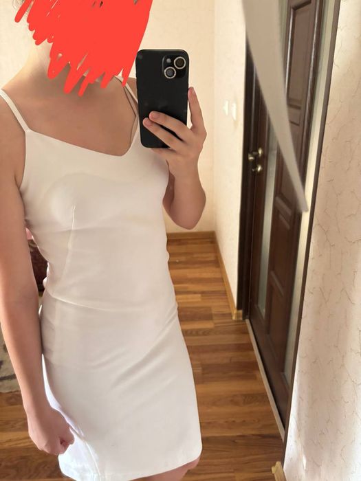 Плаття біле класичне на бретелях,розмір S