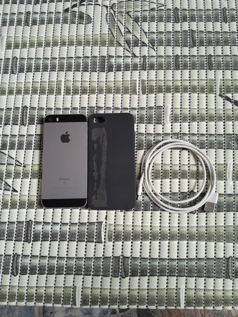 Продам iphone se 2016