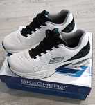 Tênis Skechers brancos 42